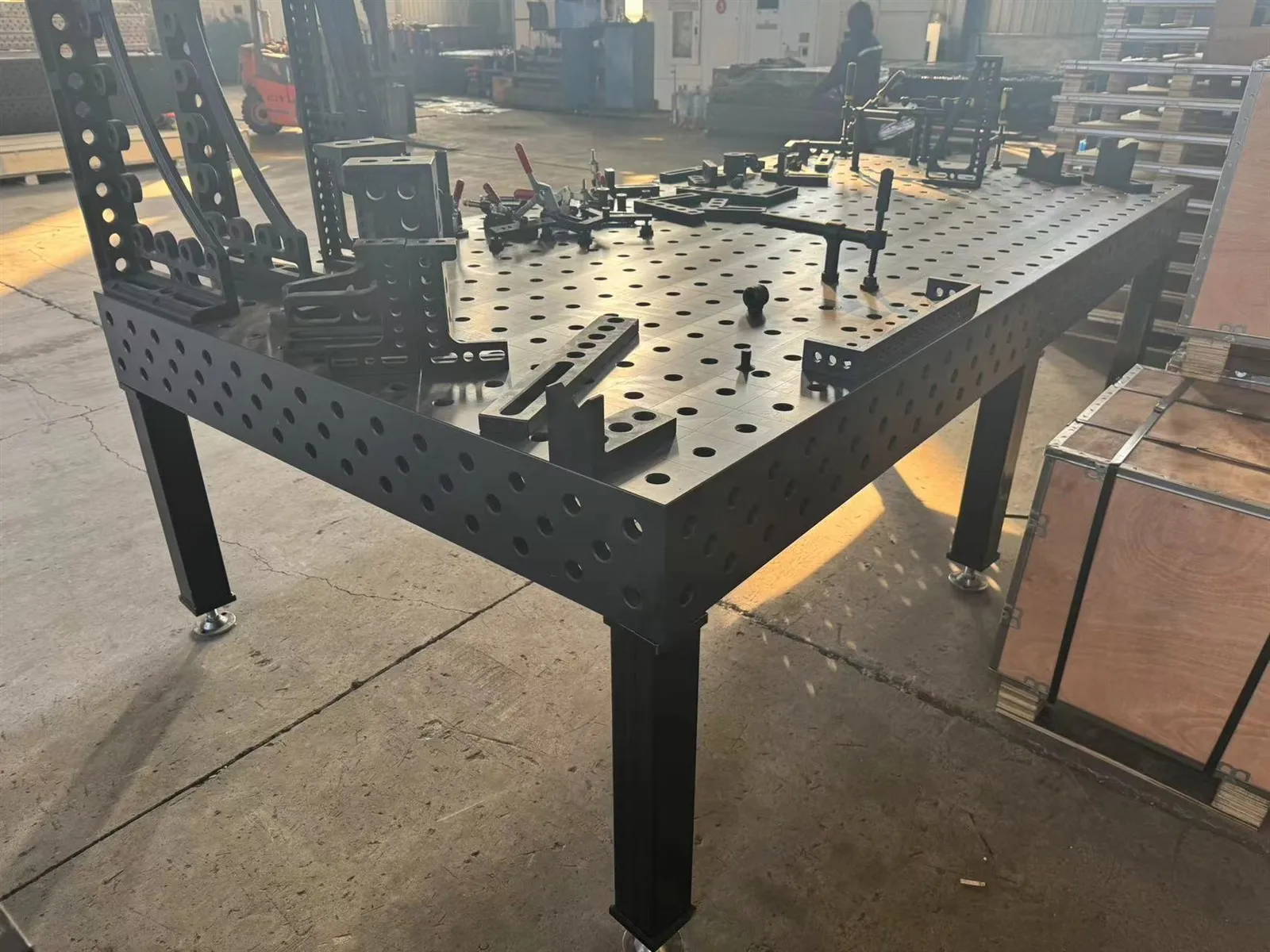 3D WELDING TABLE WITH FIXTURES 3D WELDING TABLE WITH FIXTURES